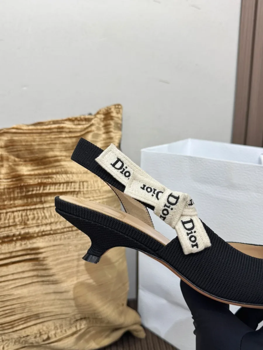 Текстильный ремешок с вышитой надписью Dior и плоским бантом
