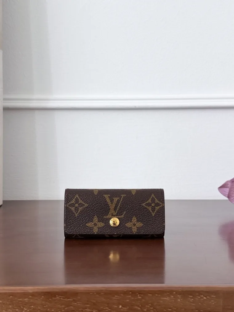 Louis Vuitton Коричневая ключница Multiclés 4 с зеленой подкладкой