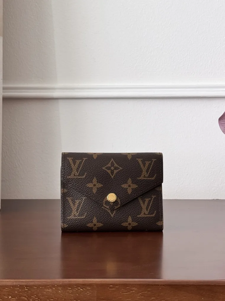 Louis Vuitton Коричнево-розовый складной кошелек Victorine Monogram