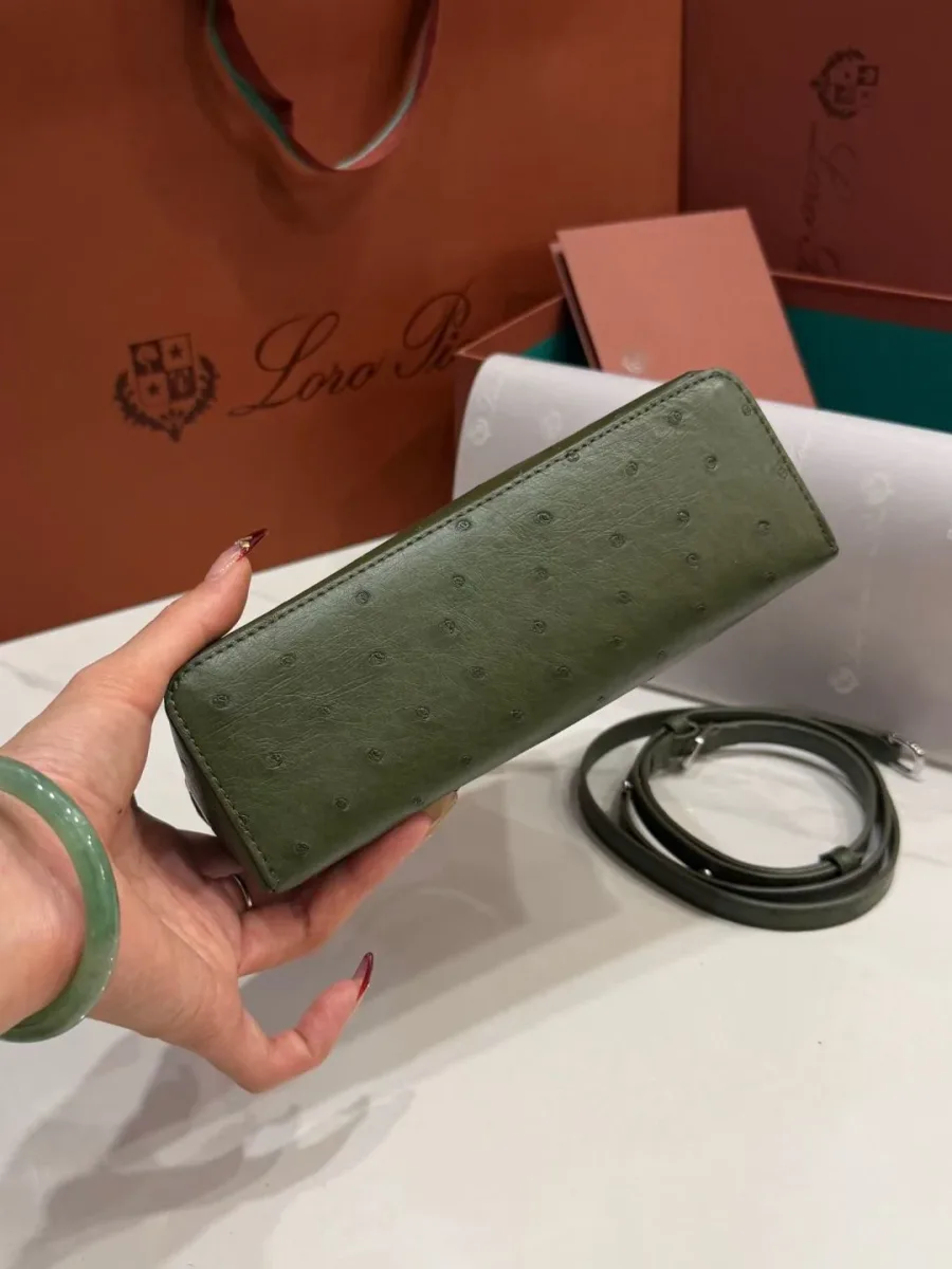 Нижняя часть и дно сумки из фактурной кожи страуса