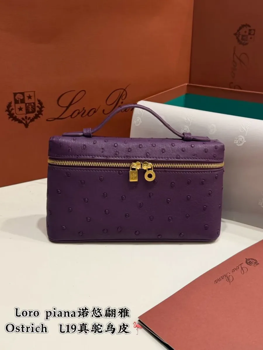 Фиолетовая сумка Loro Piana Extra Pocket L19 из кожи страуса с золотистым замком