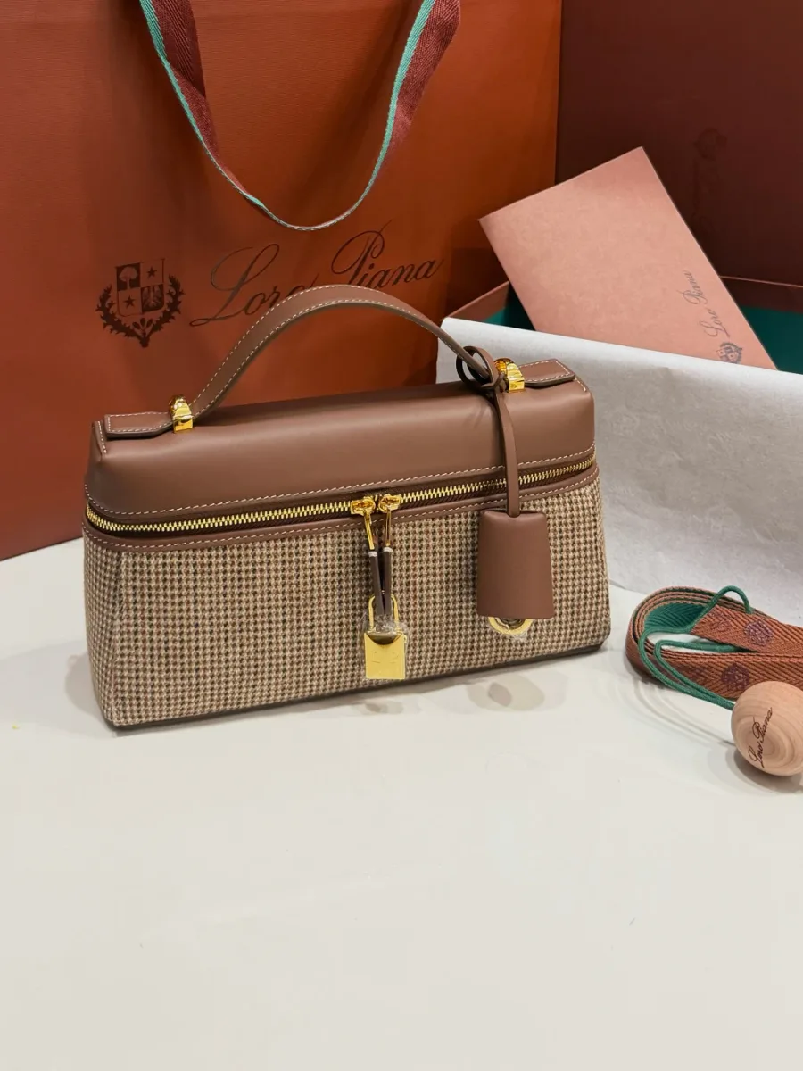 Сумка Loro Piana Extra Pocket L23 из коричневой кожи и текстиля, фронтальный вид