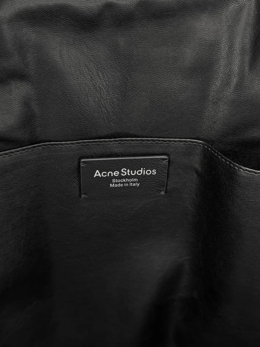 Внутренняя кожаная нашивка с тиснением Acne Studios Stockholm Made in Italy