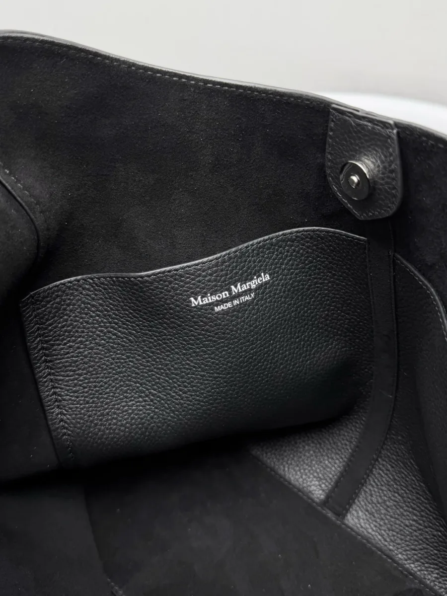 Внутренний накладной кожаный карман с тиснением логотипа Maison Margiela