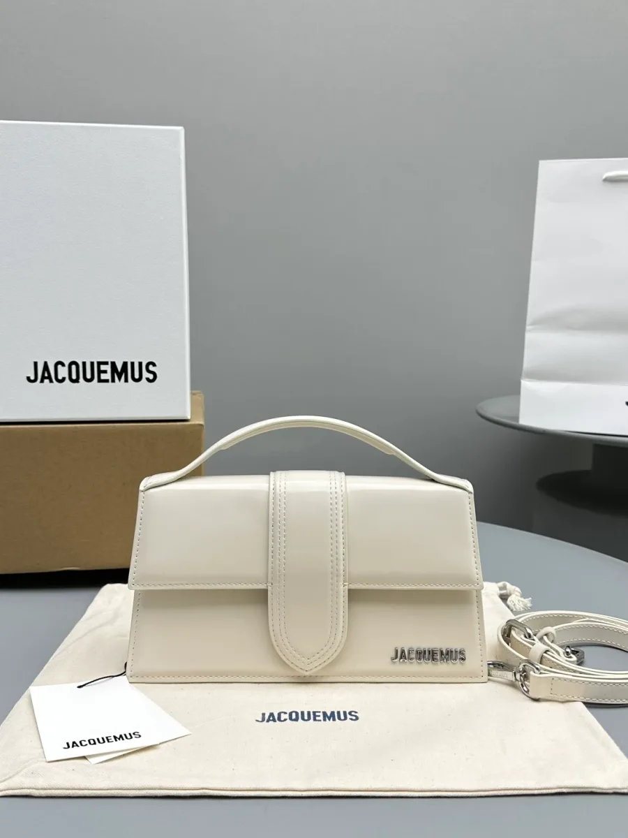 Бежевая сумка Jacquemus Le Grand Bambino в комплекте с коробкой, пакетом и плечевым ремнем