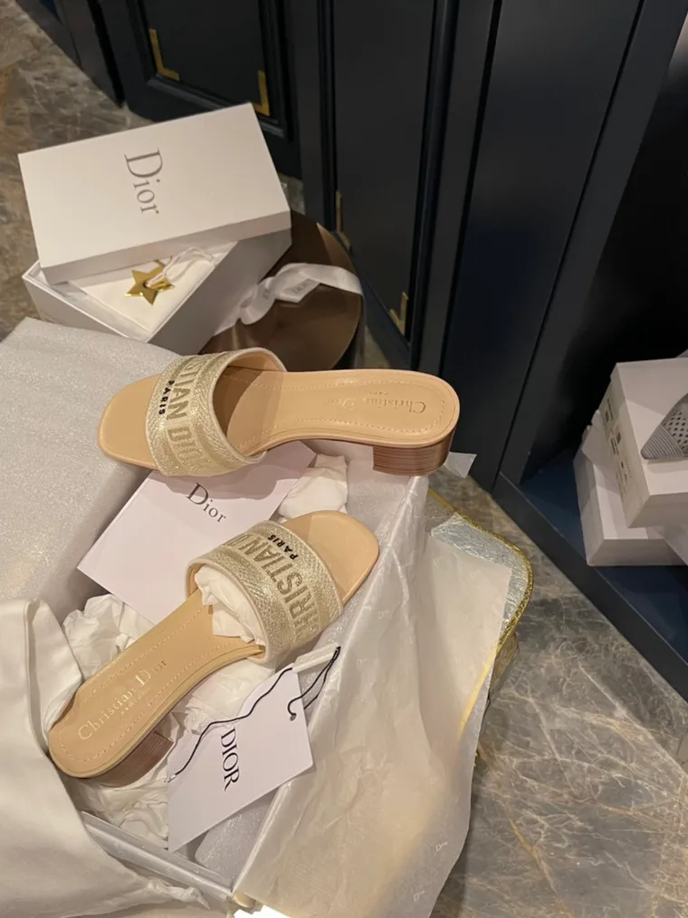 Dior Бежевые шлепанцы Dway на устойчивом каблуке