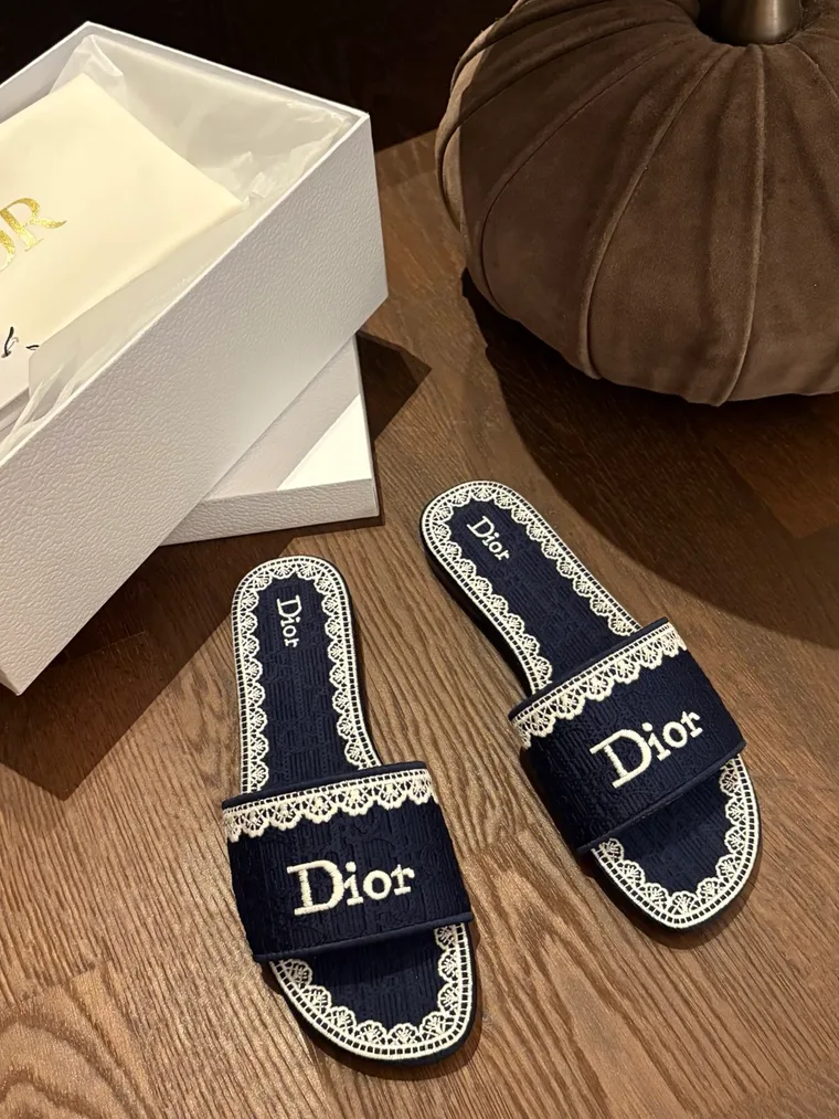 Dior Тёмно-синие текстильные шлёпанцы с кружевной отделкой