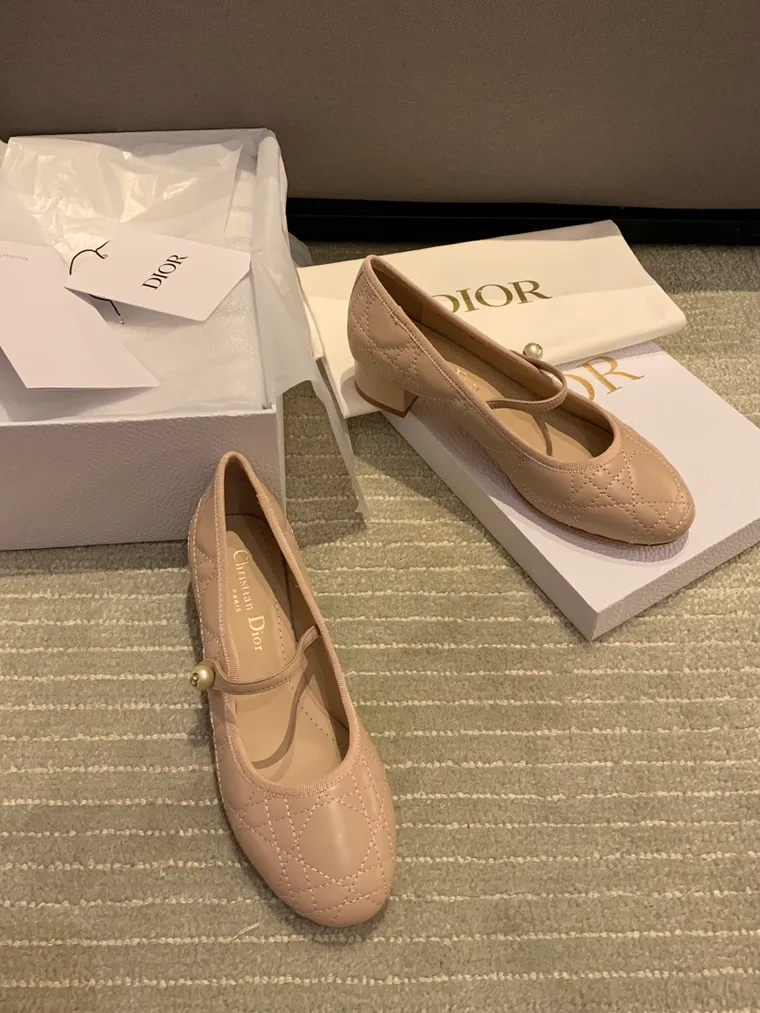 Dior Бежевые туфли из стёганой кожи на устойчивом каблуке