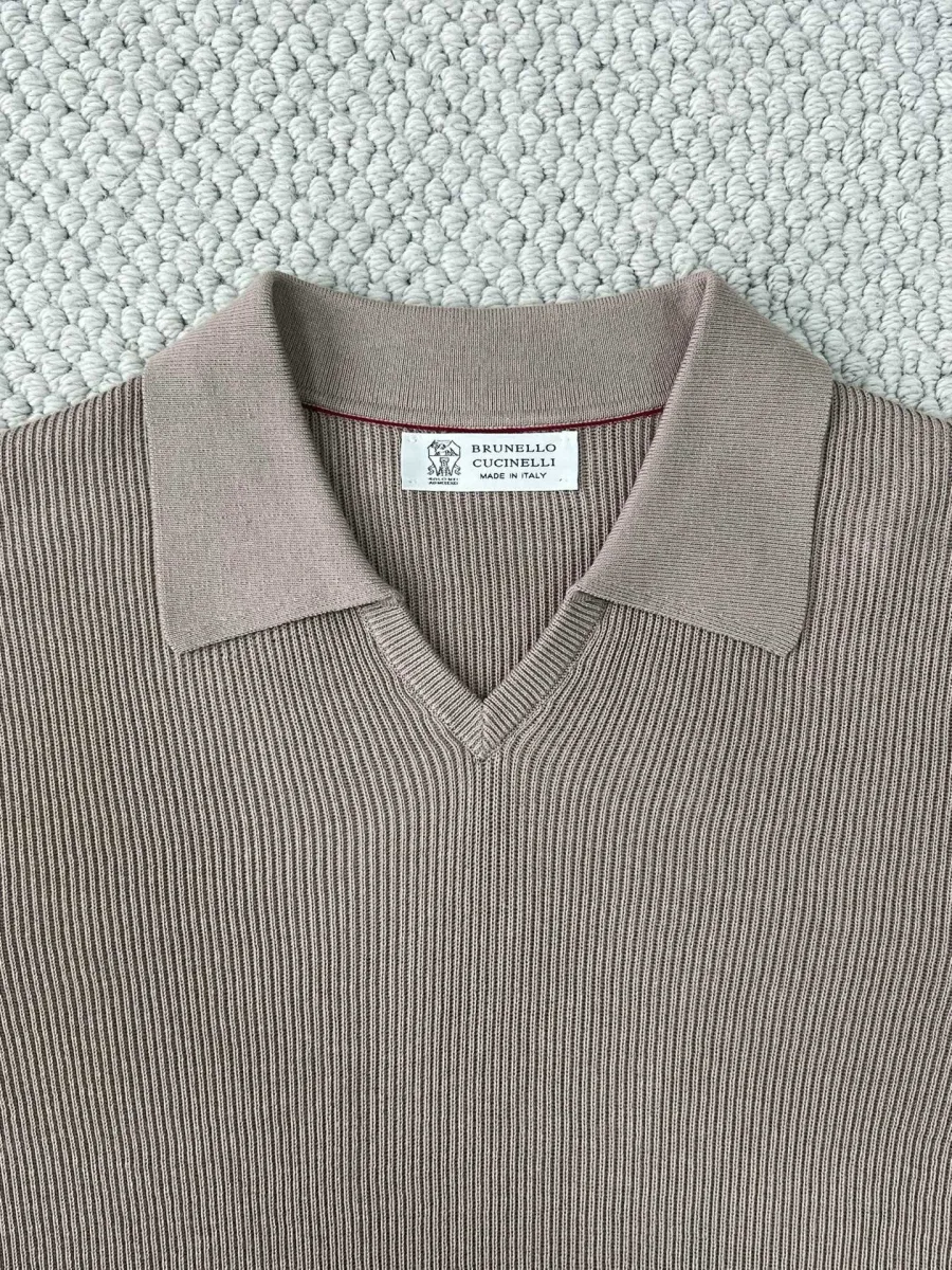 Трикотажное поло Brunello Cucinelli спереди, рельефная вязка и отложной воротник