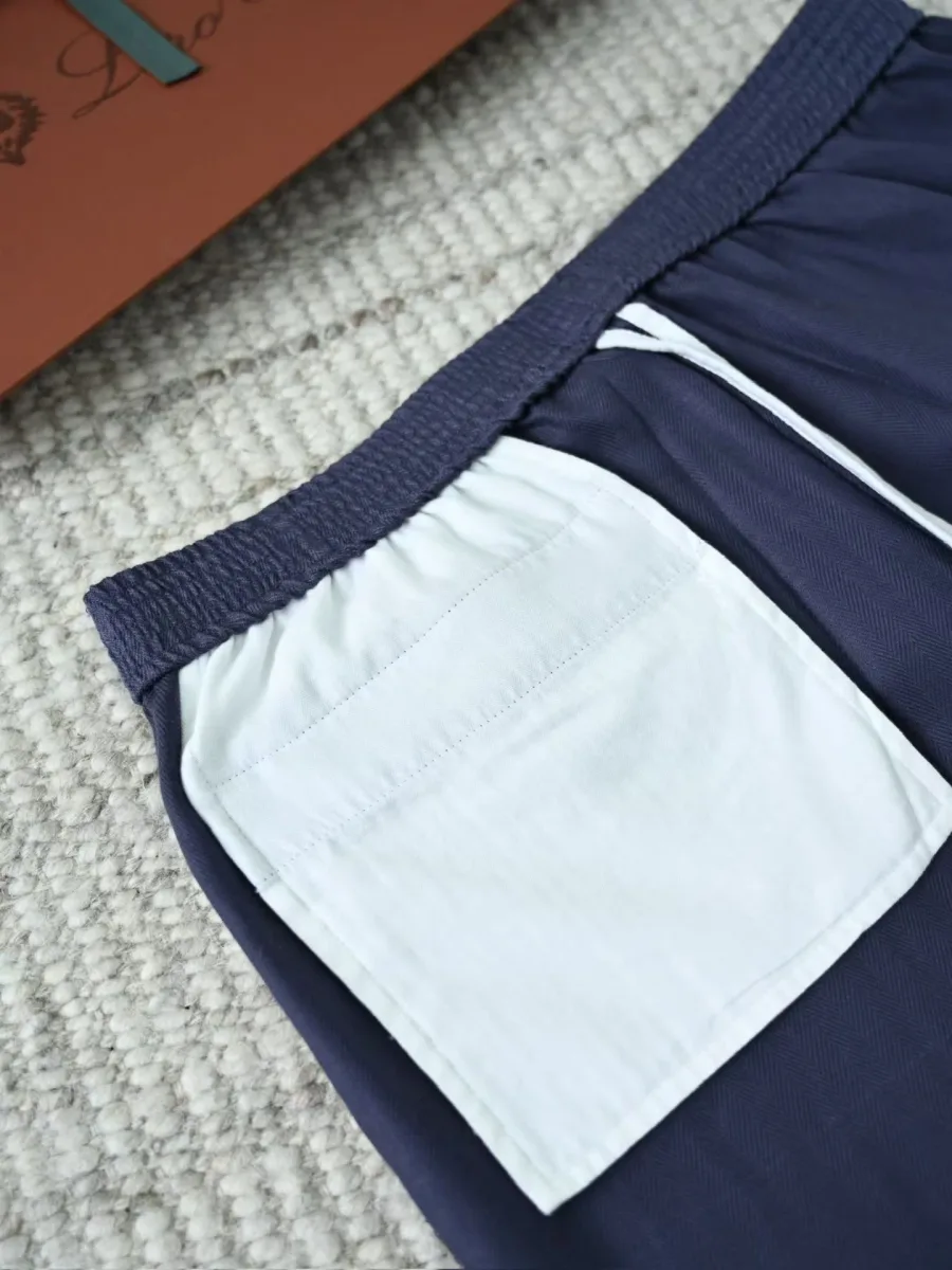 Льняные брюки Loro Piana изнутри, эластичный пояс и белая внутренняя часть бокового кармана