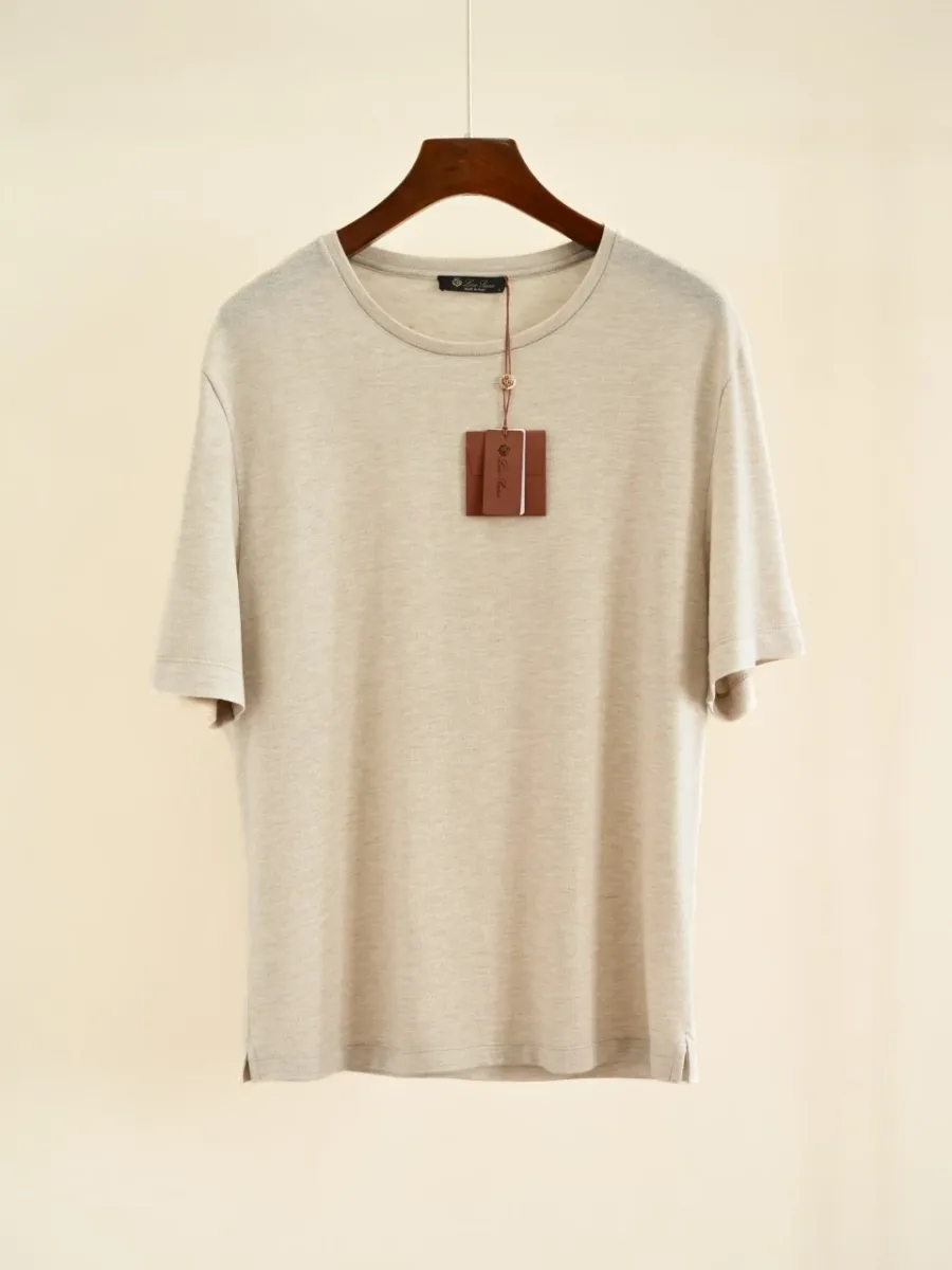 Бежевая футболка Loro Piana спереди, круглый воротник и короткие рукава