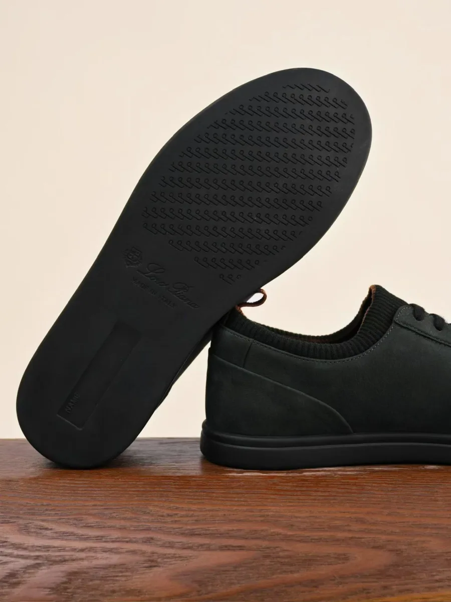 Кроссовки Loro Piana Soho 2.0 Walk с подошвой снизу, виден рельефный протектор и боковой профиль обуви