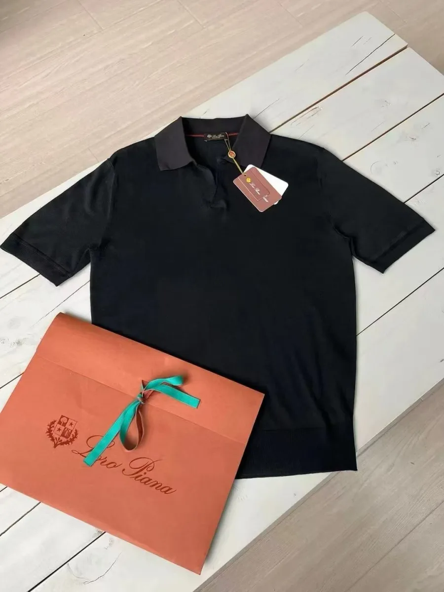 Чёрное мужское поло Loro Piana, вид сверху с короткими рукавами и отложным воротником