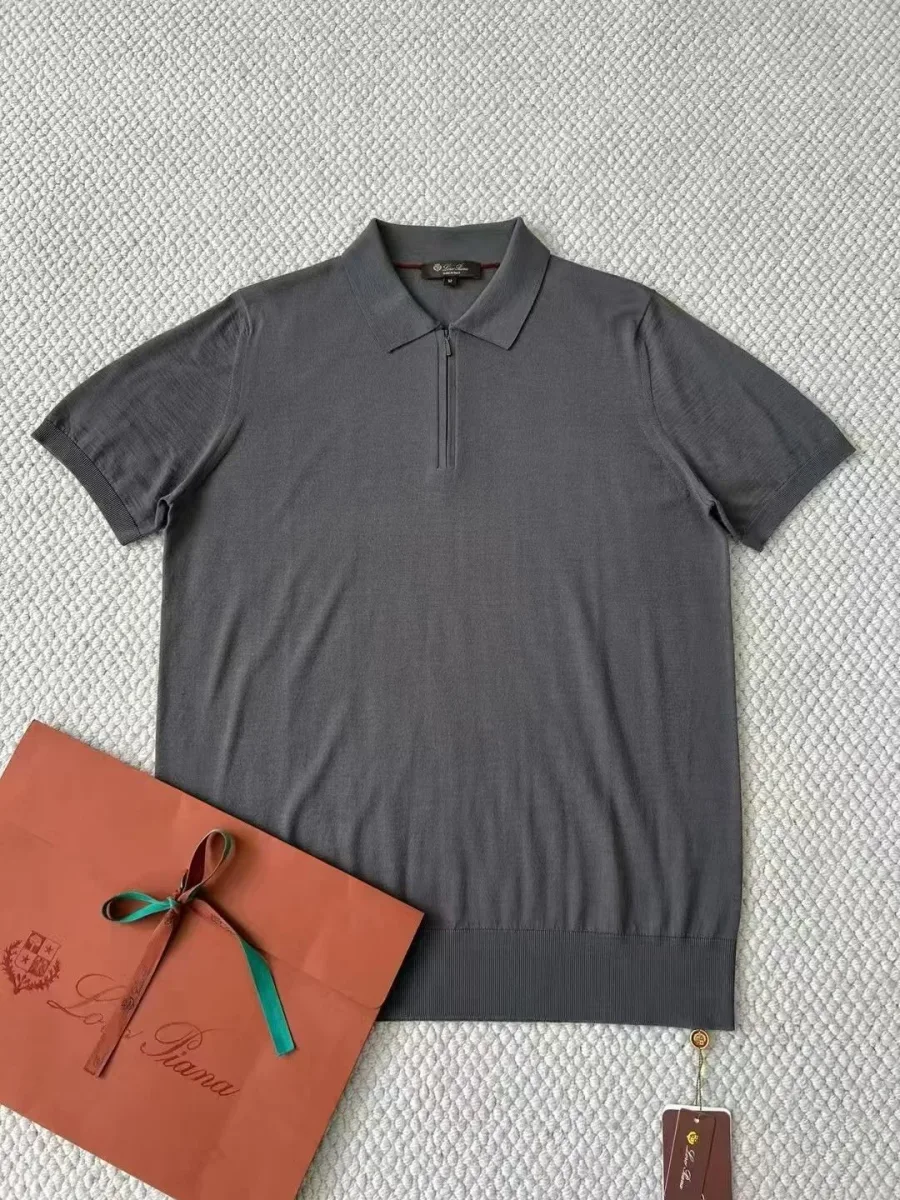 Серое поло Loro Piana целиком, вид сверху, короткие рукава и рубчатый низ