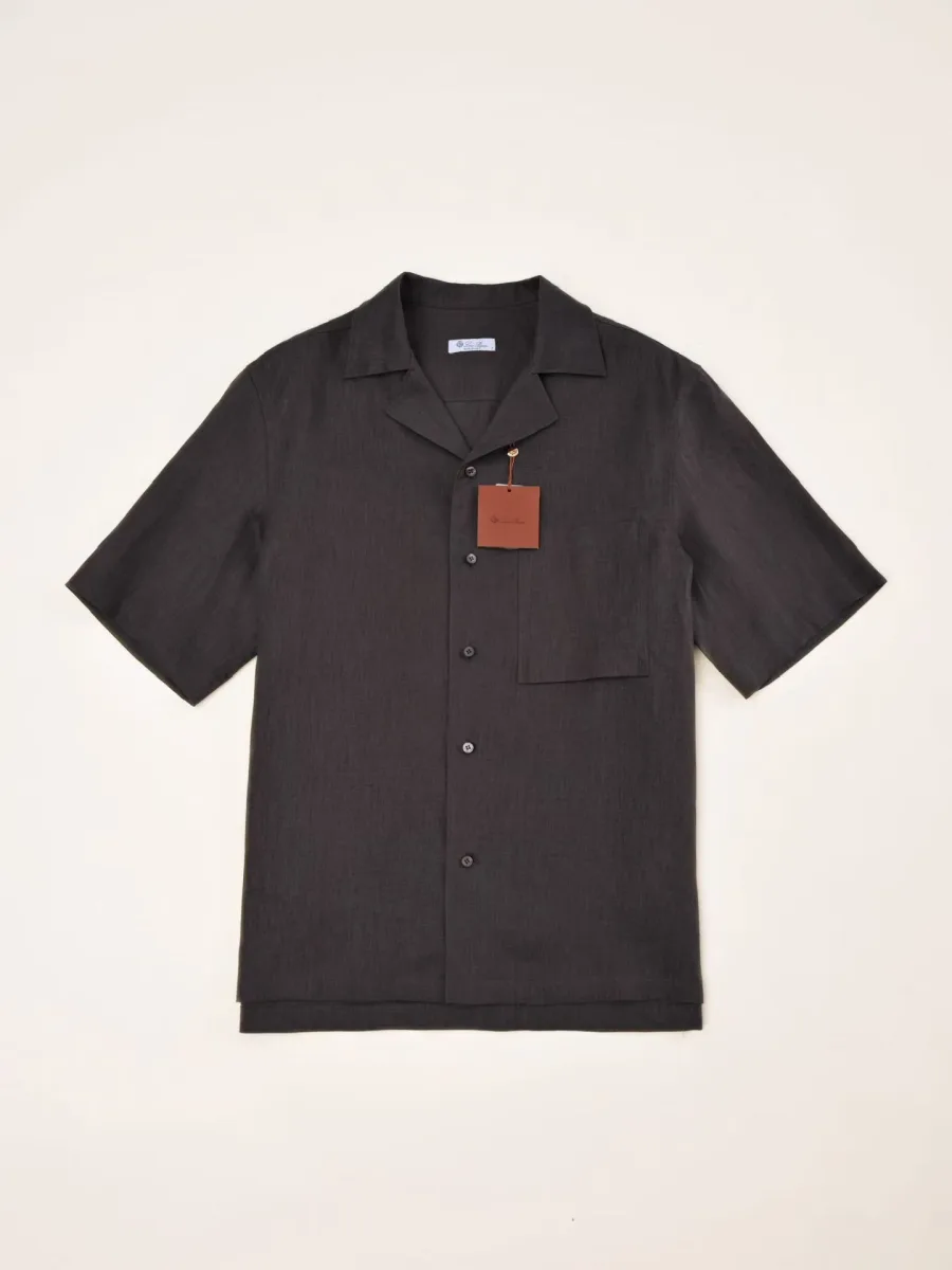 Льняная рубашка Loro Piana тёмно-коричневого цвета, вид спереди, короткие рукава и нагрудный карман