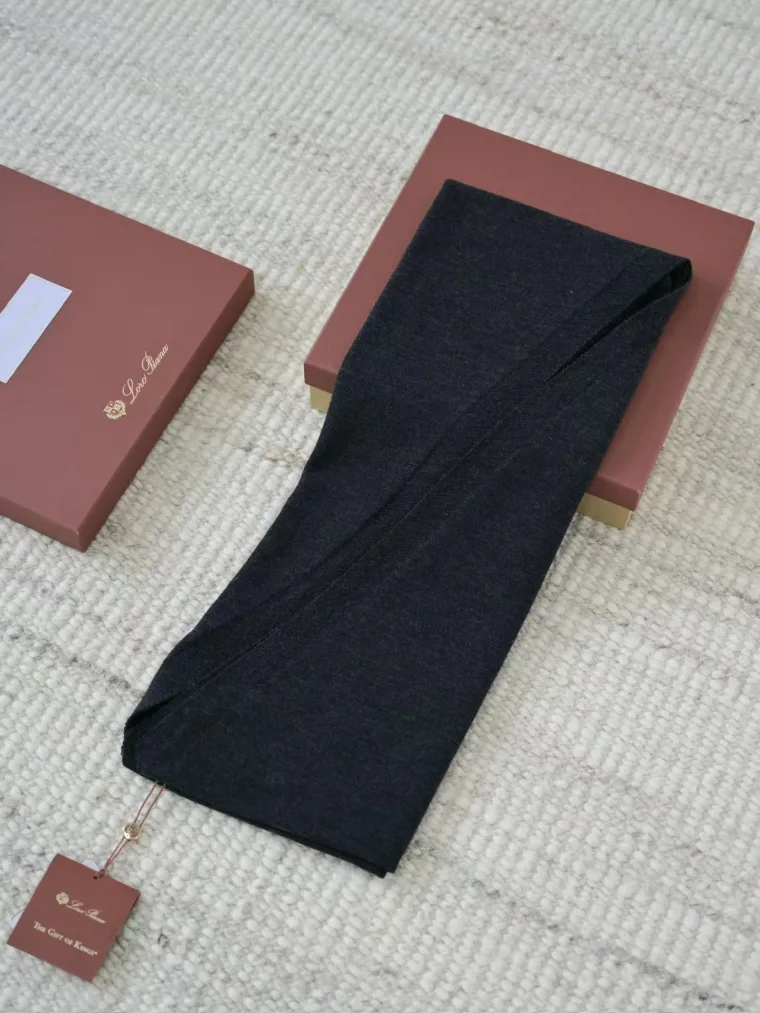 Loro Piana Шарф