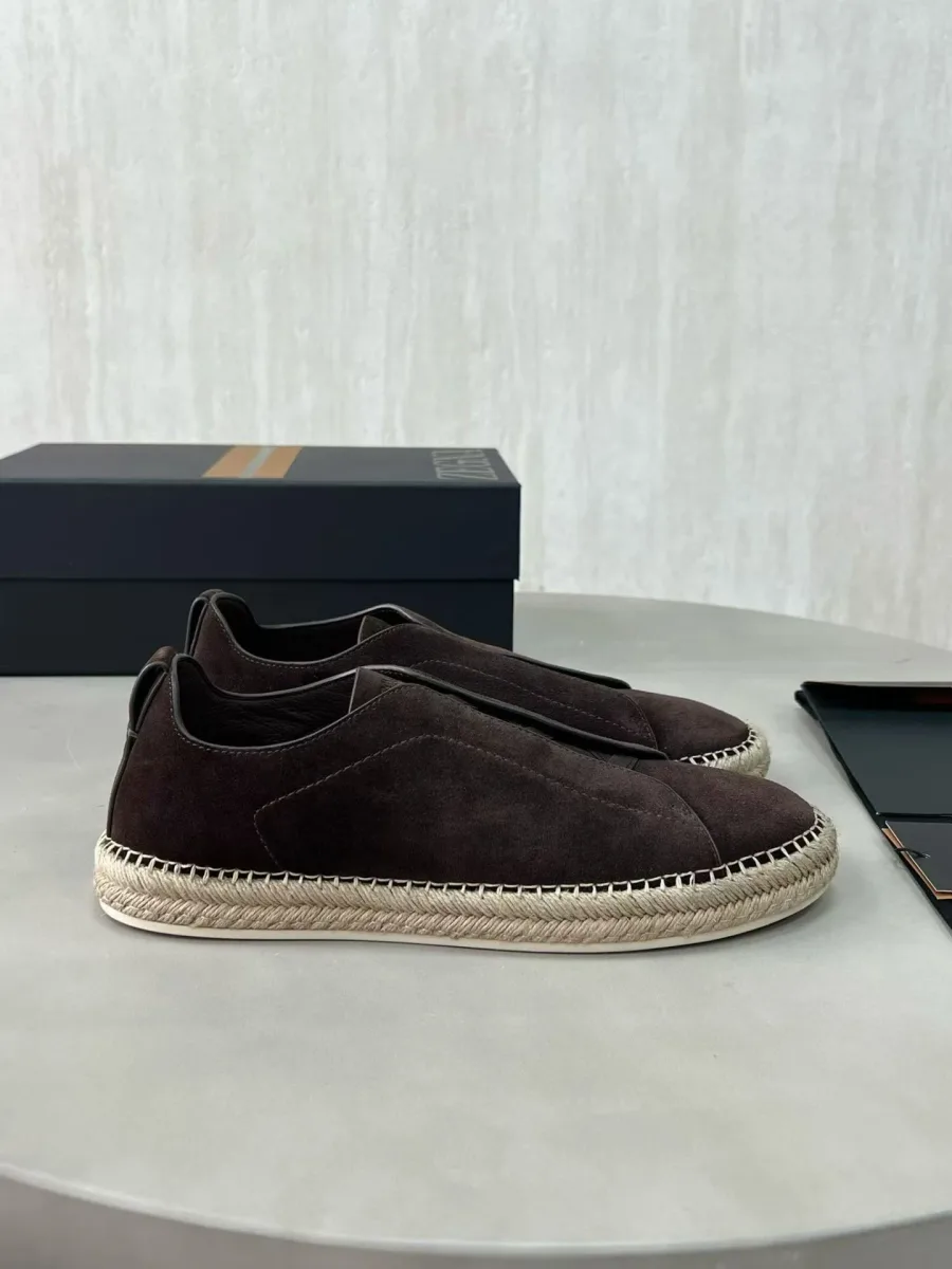 Коричневые замшевые эспадрильи Zegna Triple Stitch в профиль, с плетёной окантовкой и плоской подошвой
