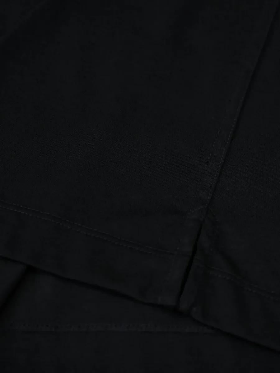 Чёрная футболка Zegna на модели в три четверти, короткие рукава и круглый вырез
