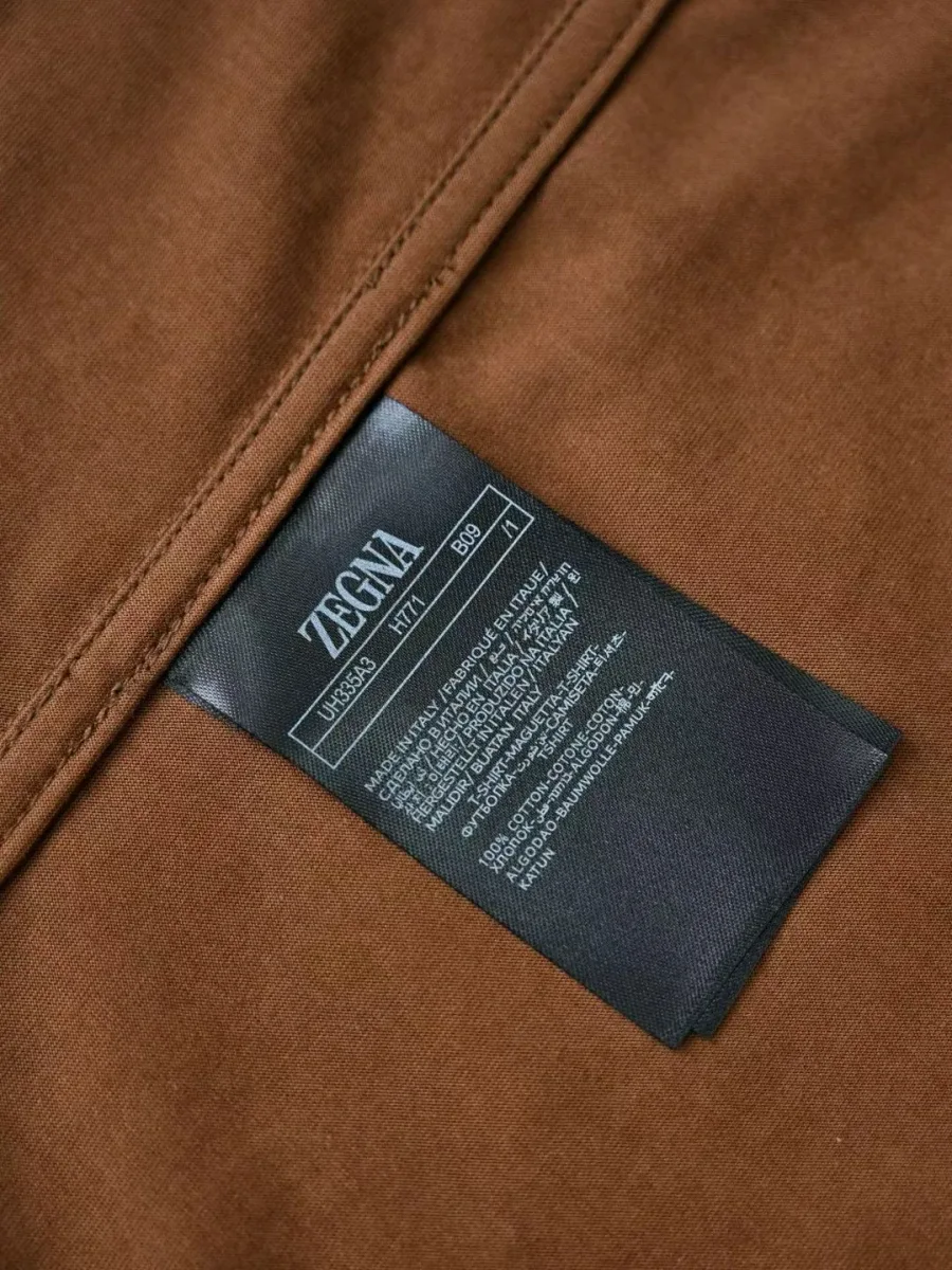 Терракотовая футболка Zegna с внутренней биркой у горловины и аккуратной строчкой