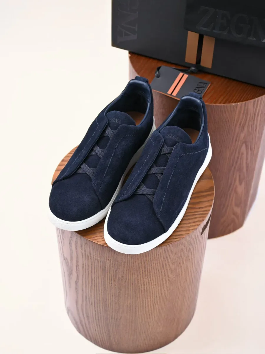 Синие кожаные кроссовки Zegna Triple Stitch, вид сверху спереди, с белой подошвой и эластичными вставками