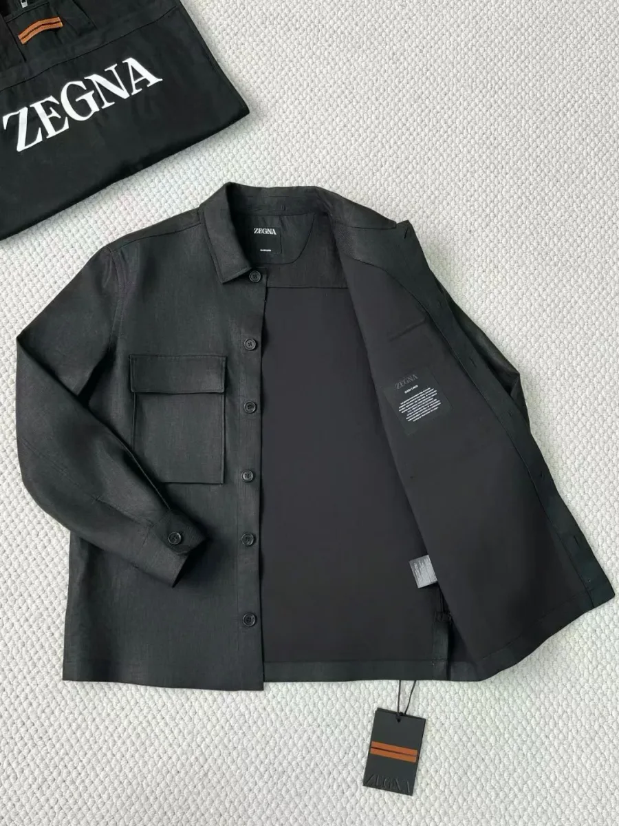 Рубашка Zegna графитового цвета с распахнутой застёжкой, воротником и внутренней маркировкой