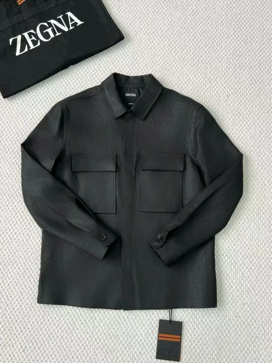 Рубашка Zegna графитового цвета спереди с отложным воротником и двумя нагрудными карманами