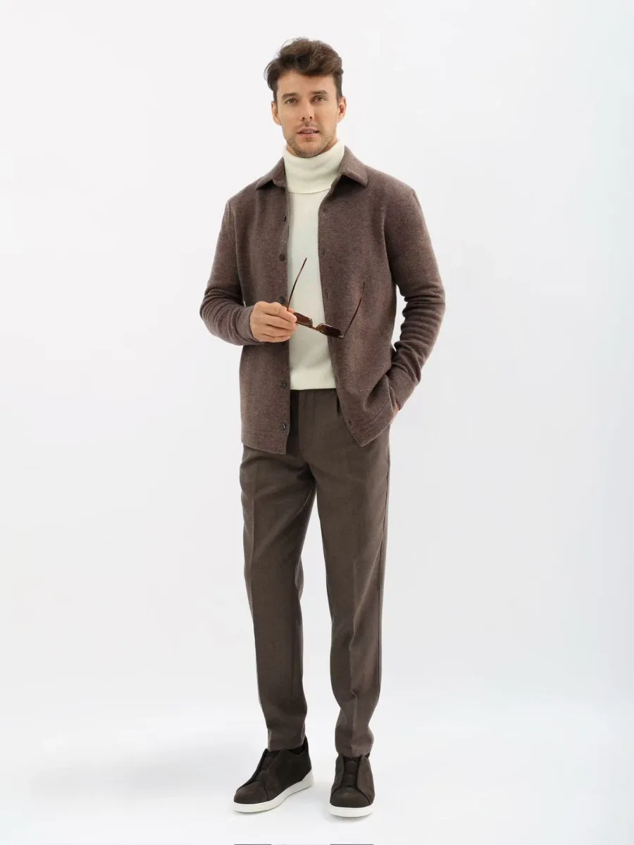 Zegna жакет-рубашка на модели спереди с расстёгнутым воротником и длинными рукавами