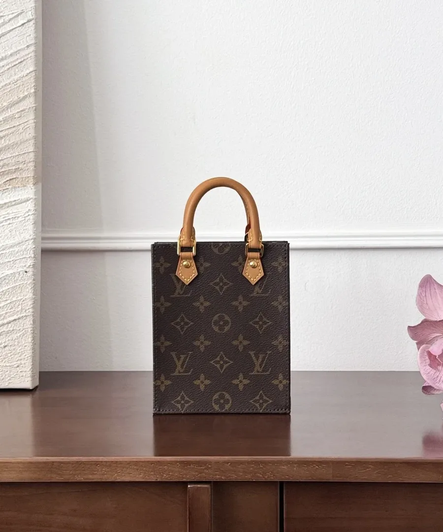 Коричневая мини-сумка с узором Monogram, вид спереди