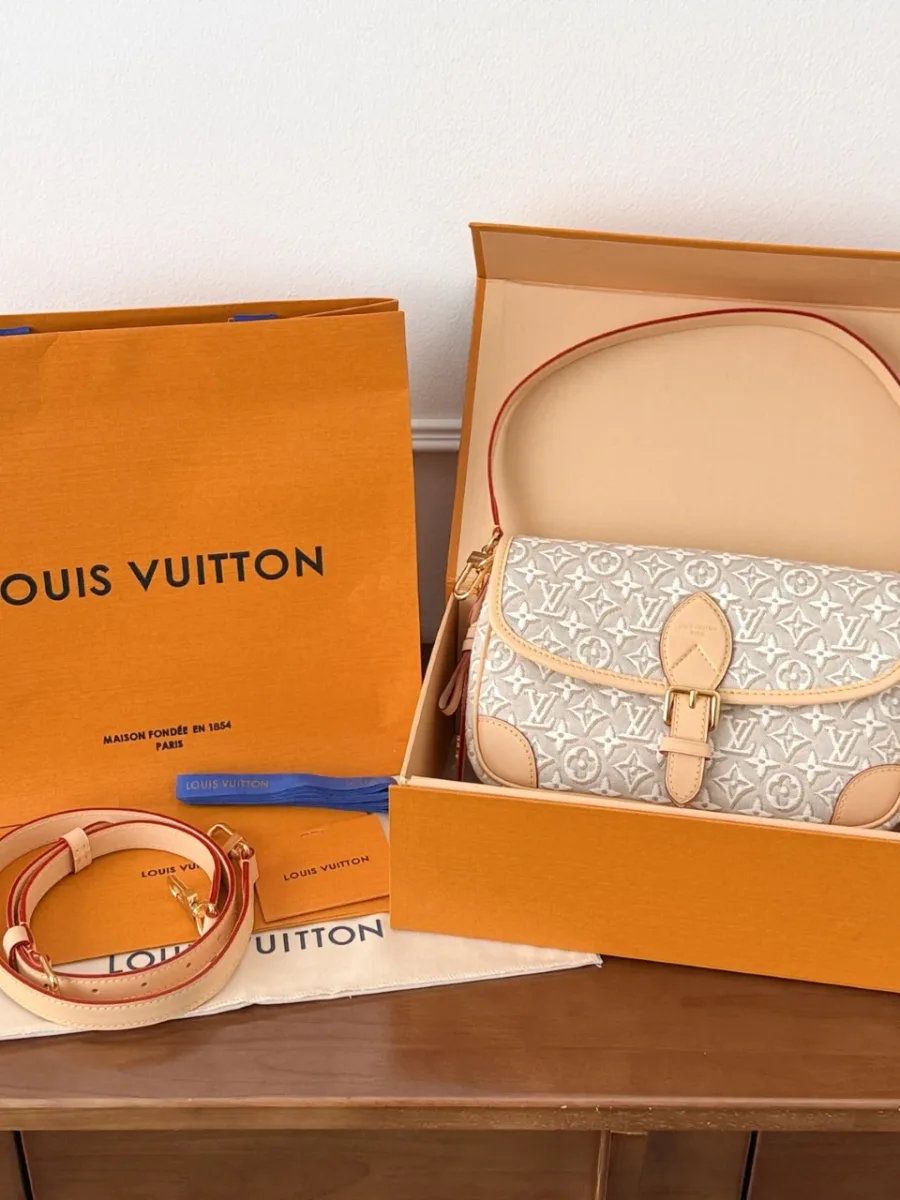 Сумка Louis Vuitton Diane в фирменной коробке с пыльником и ремнем