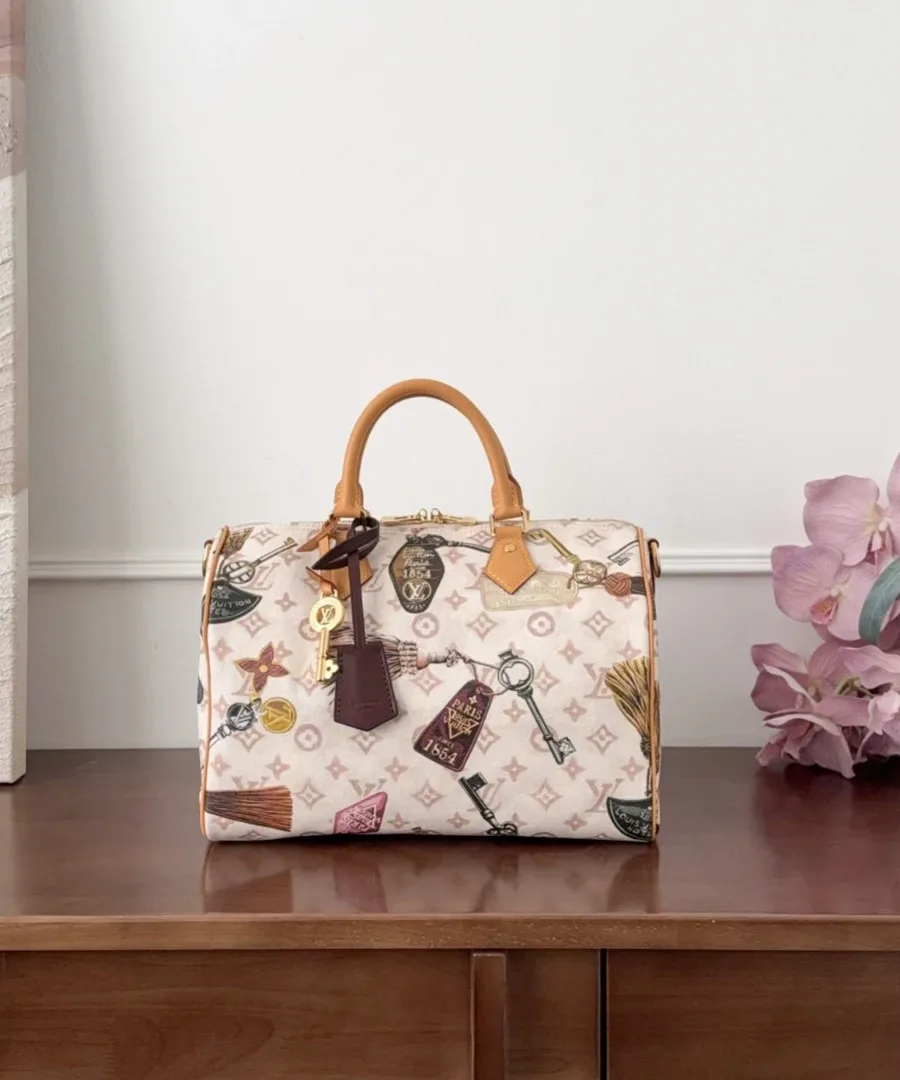 Сумка Louis Vuitton Speedy 30 Flight Mode бежевого цвета с принтом, вид спереди
