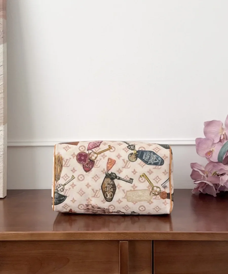 Сумка Louis Vuitton Speedy 30 Flight Mode, вид снизу