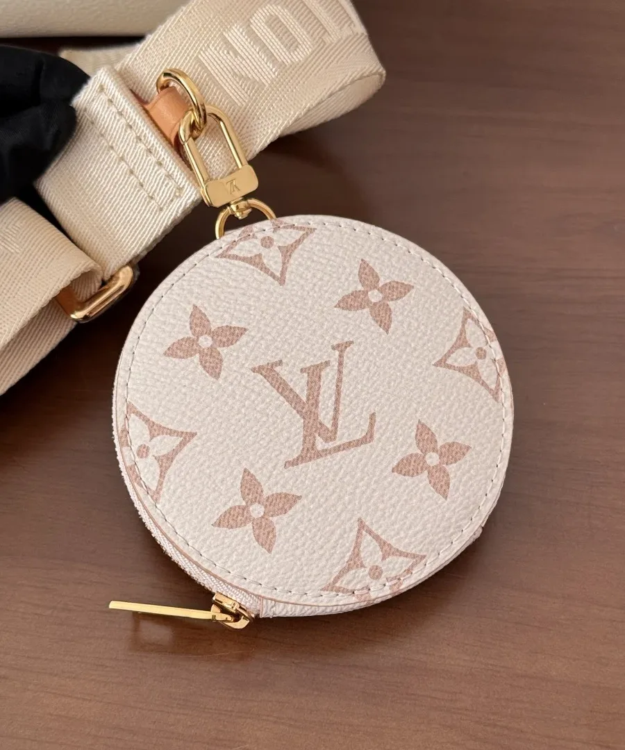 Круглый кошелек для монет из бежевой канвы Monogram