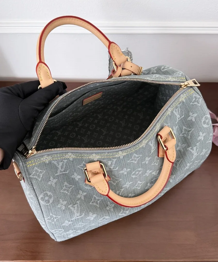 Открытая сумка Speedy 30, вид на внутреннее отделение