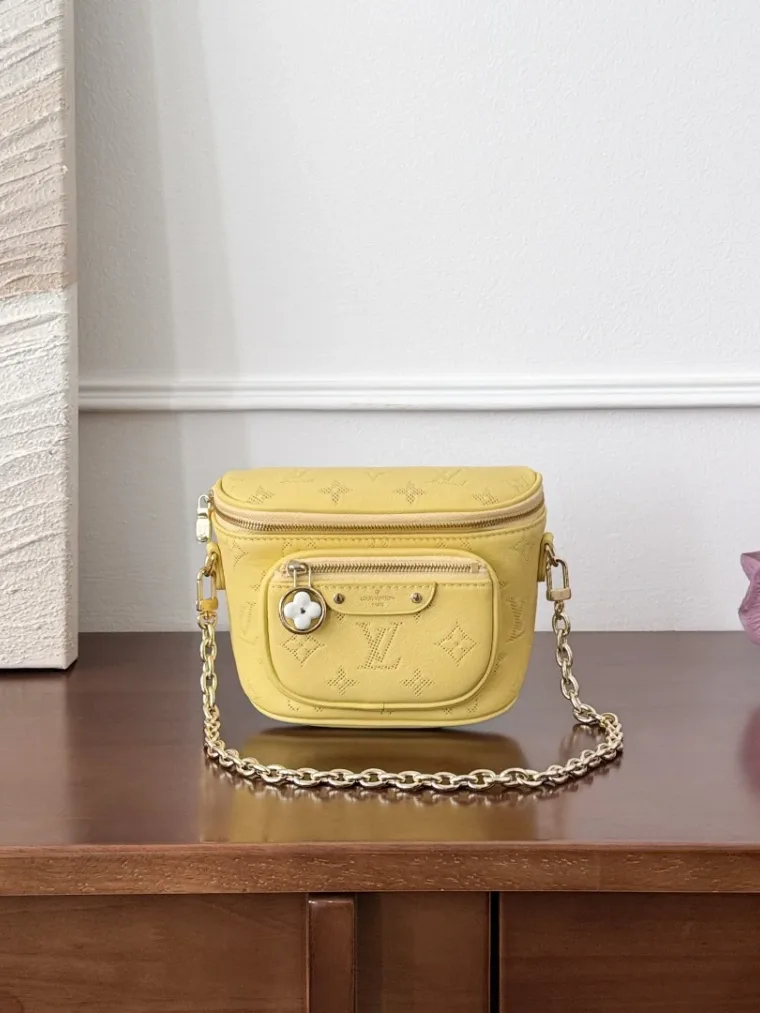 Louis Vuitton Жёлтая поясная сумка Mini Bumbag