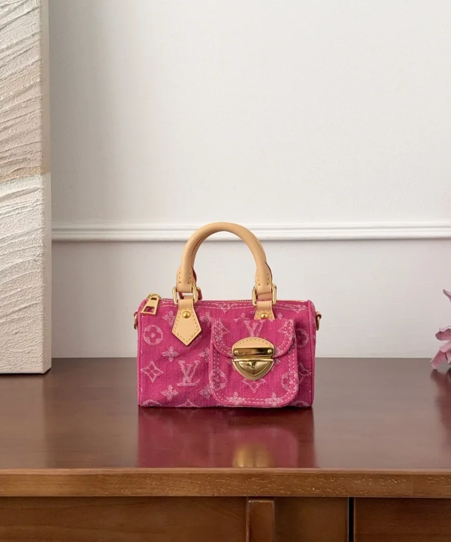 Розовая джинсовая сумка Louis Vuitton Nano Speedy, вид спереди