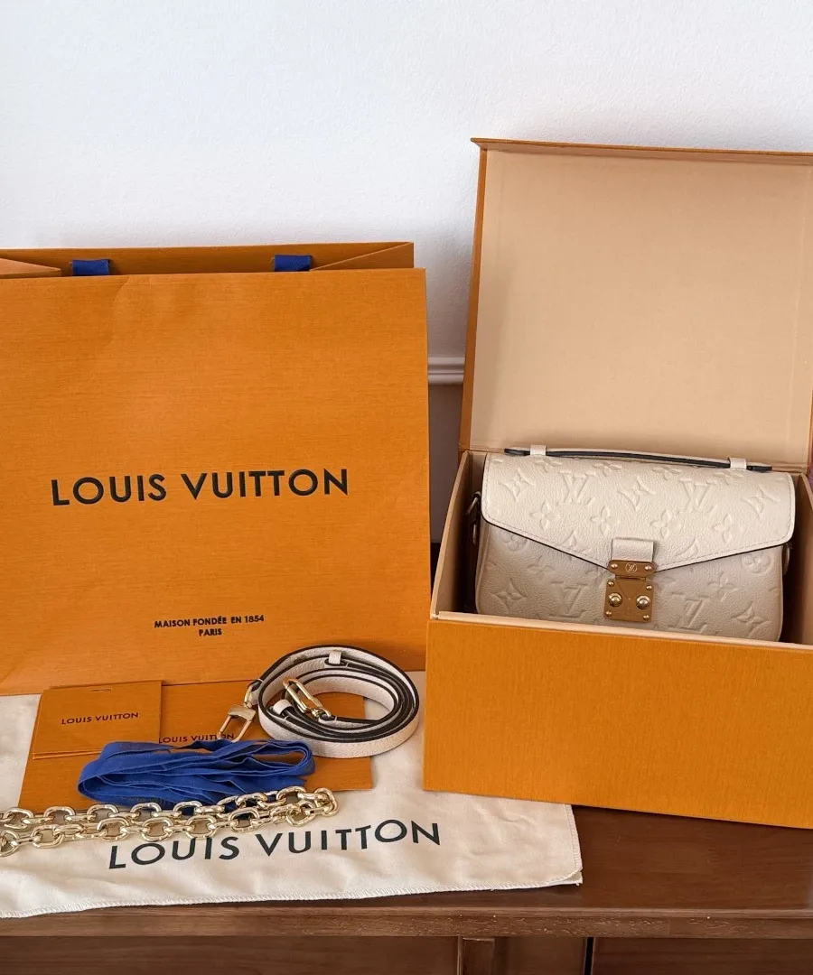 Сумка Louis Vuitton Pochette Métis East West в фирменной коробке с пыльником и ремнями