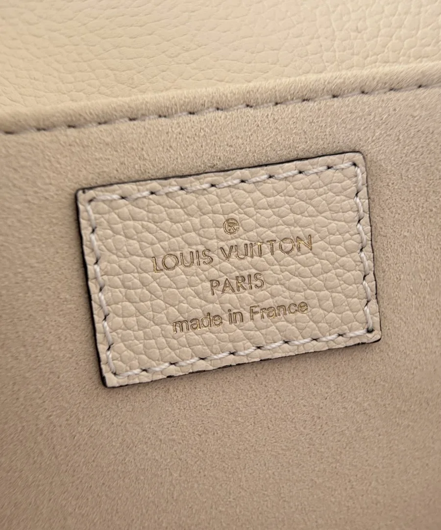 Внутренняя кожаная нашивка с тиснением Louis Vuitton Paris made in France