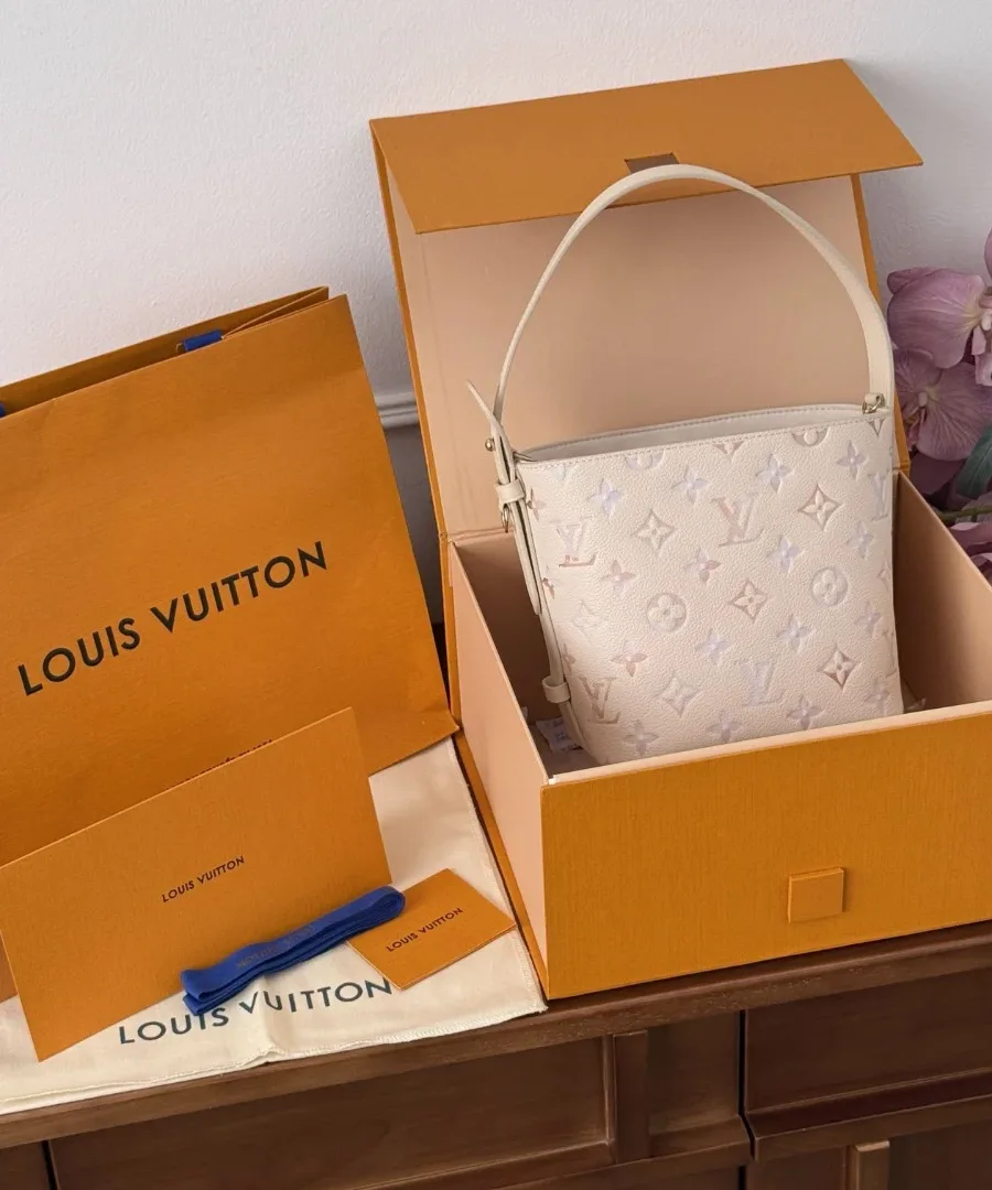 Сумка-ведро Louis Vuitton Bella в фирменной коробке с пыльником и пакетом