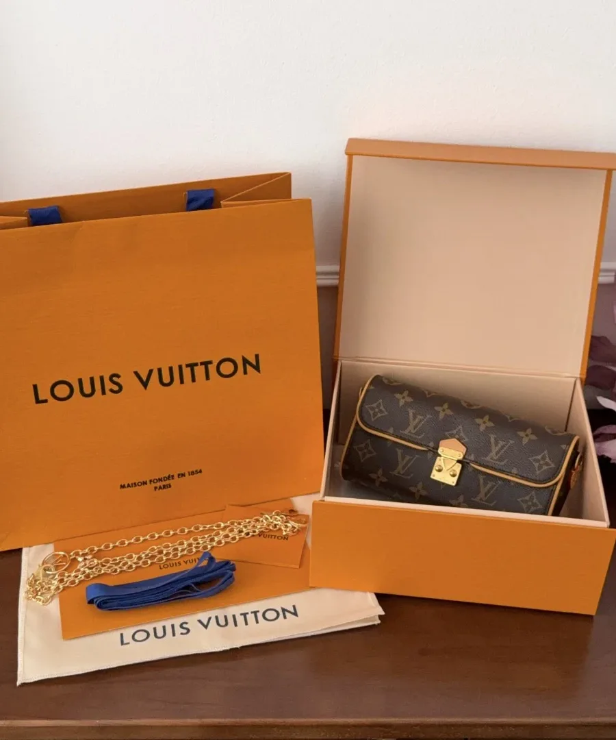 Сумка Louis Vuitton Pochette Camille в фирменной коробке с пыльником