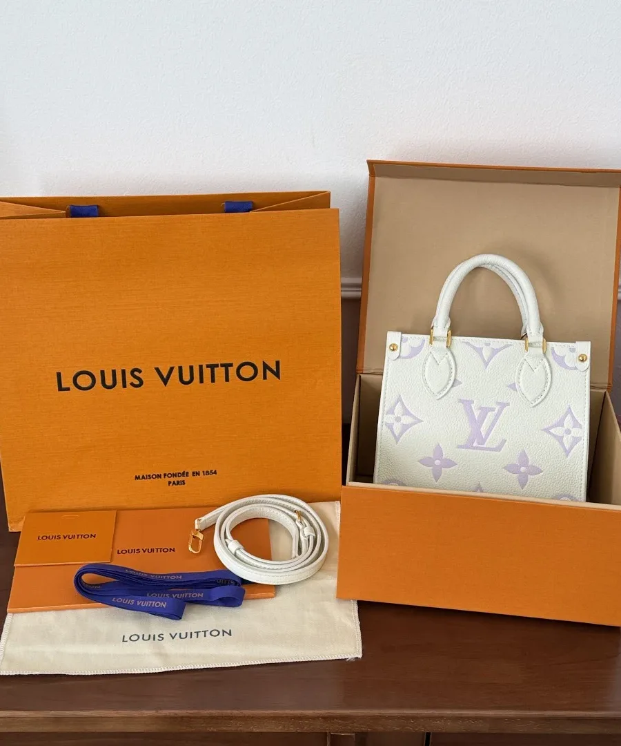 Сумка OnTheGo BB в фирменной коробке Louis Vuitton с пыльником и пакетом
