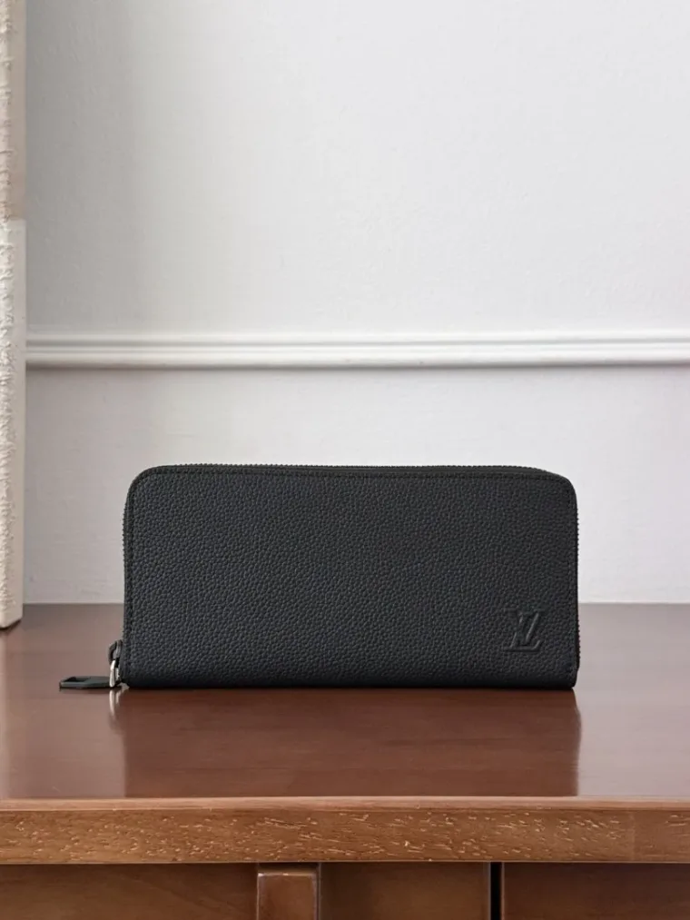 Louis Vuitton Черный кожаный кошелек Zippy Horizontal