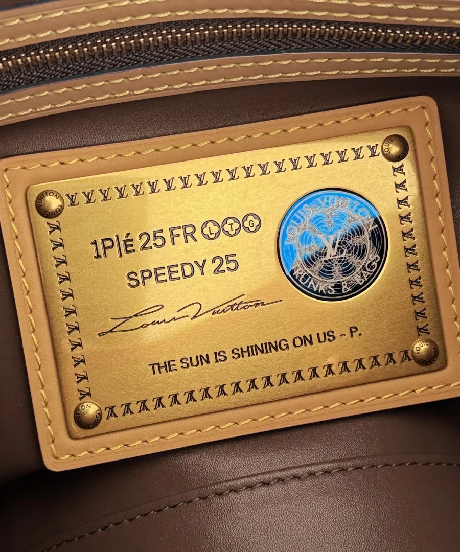 Внутренняя золотистая металлическая пластина с гравировкой Speedy 25