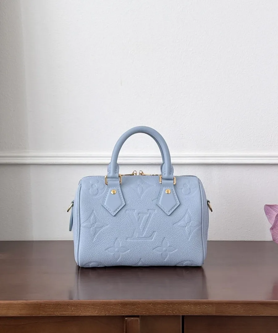 Голубая сумка Louis Vuitton Speedy 20, вид спереди