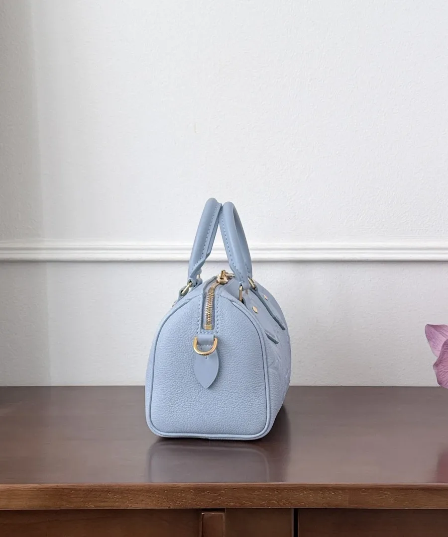 Голубая сумка Louis Vuitton Speedy 20, вид сбоку