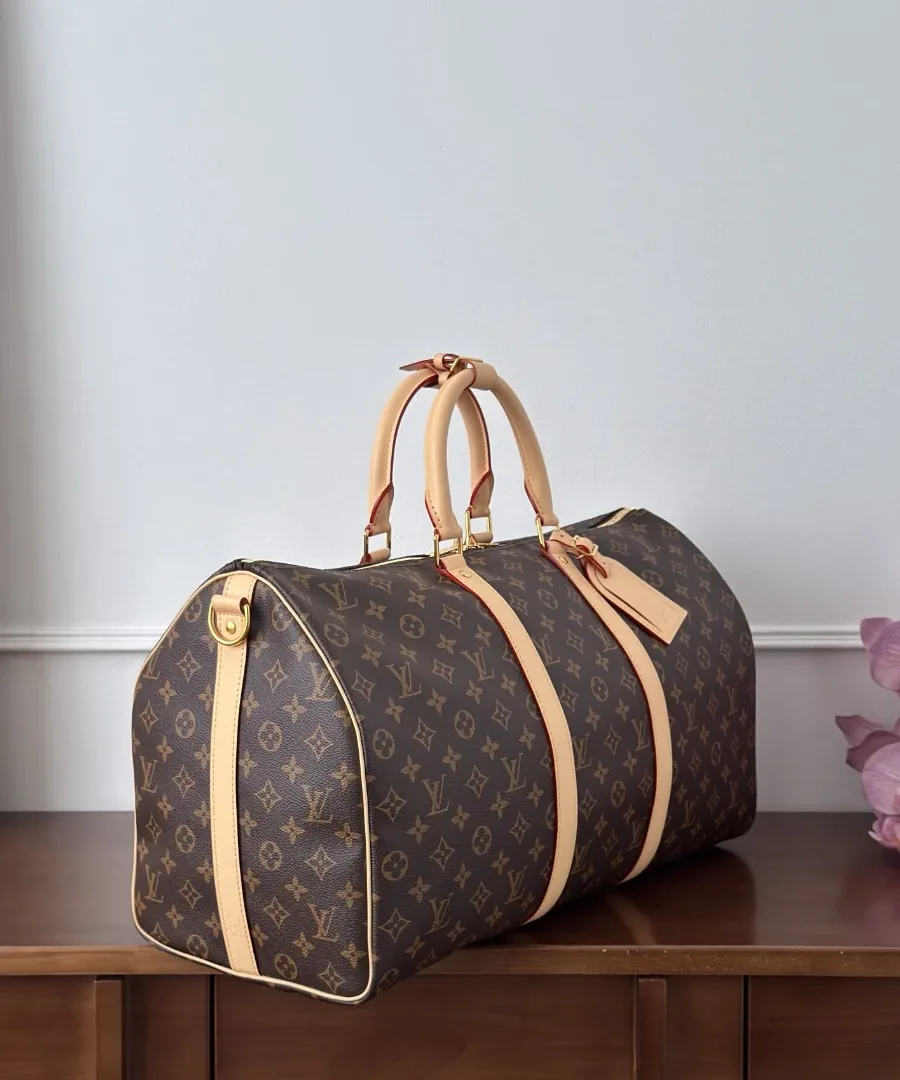 Дорожная сумка Keepall 50, вид сбоку в три четверти