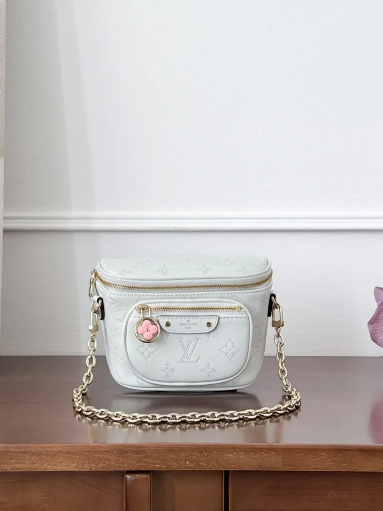 Louis Vuitton Белая поясная сумка Mini Bumbag с тиснением Monogram