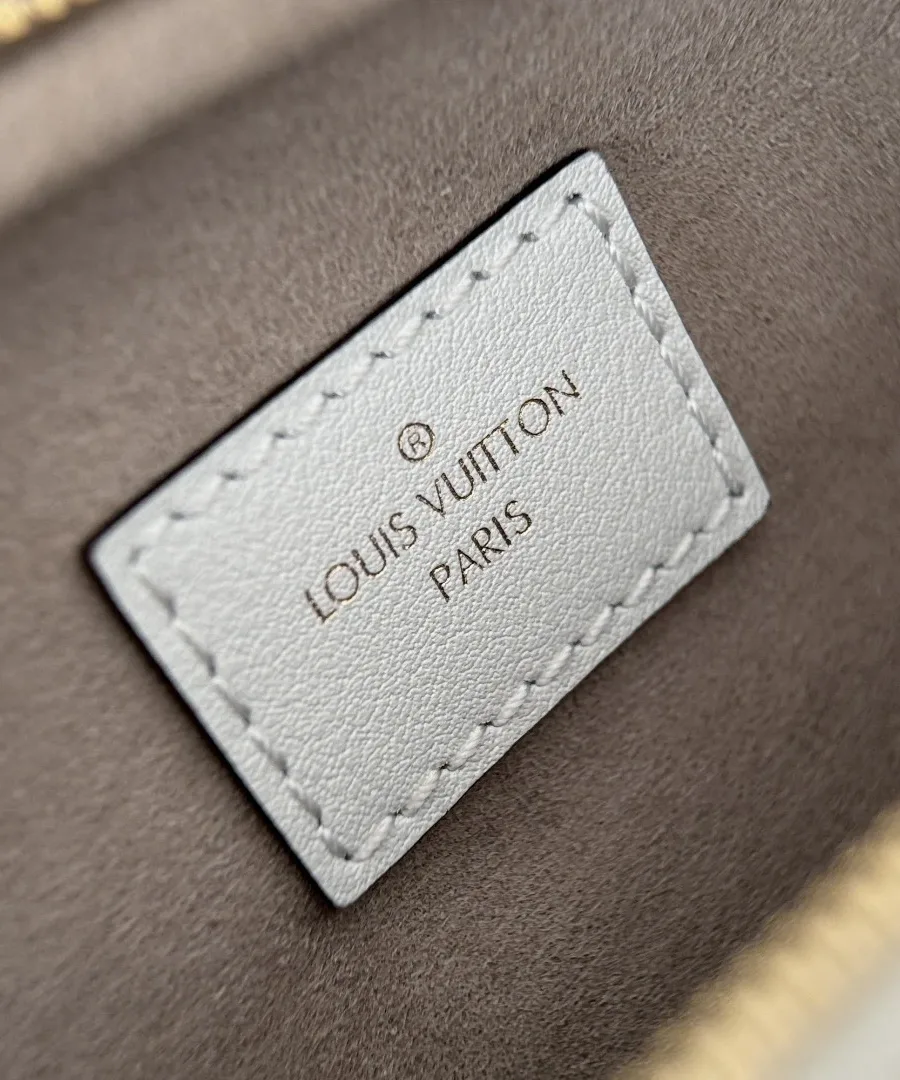 Внутренняя кожаная нашивка с логотипом Louis Vuitton Paris