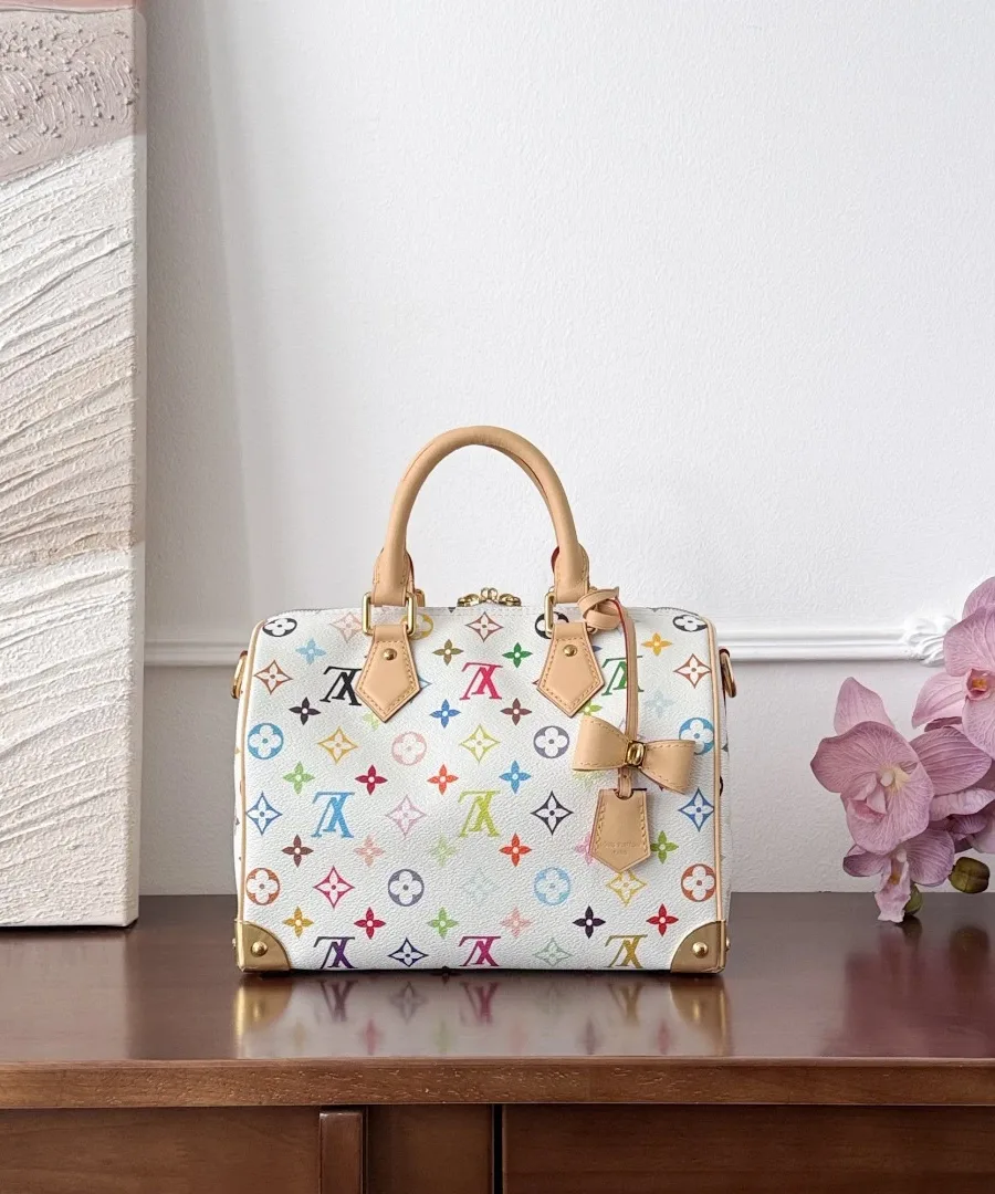 Белая сумка Louis Vuitton Speedy 25 с разноцветным принтом Monogram Multicolor, вид спереди.