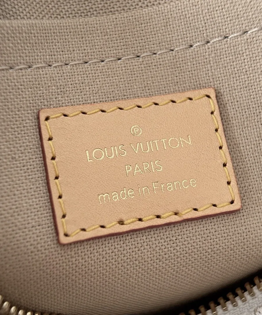 Внутренняя кожаная нашивка с тиснением Louis Vuitton Paris made in France
