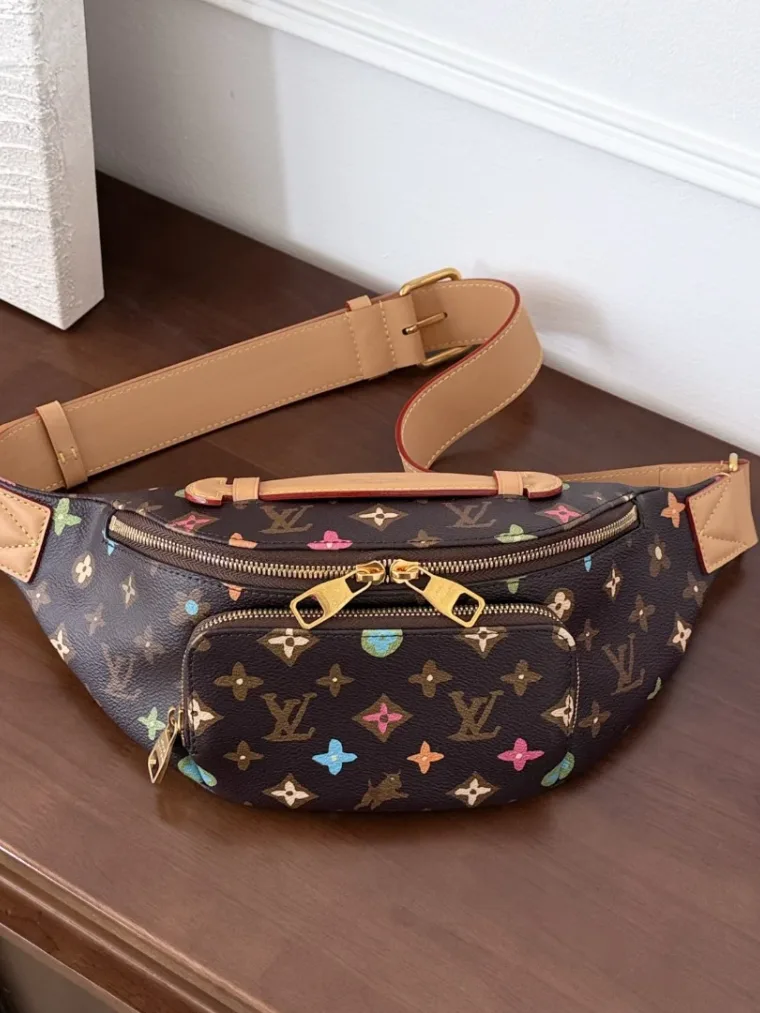 Louis Vuitton Коричневая поясная сумка Bumbag с разноцветным принтом Monogram